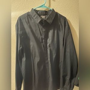 a black H&M shirt